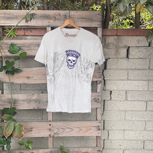 Skull with crown embroidered t-shirt - Picture 1 of 2